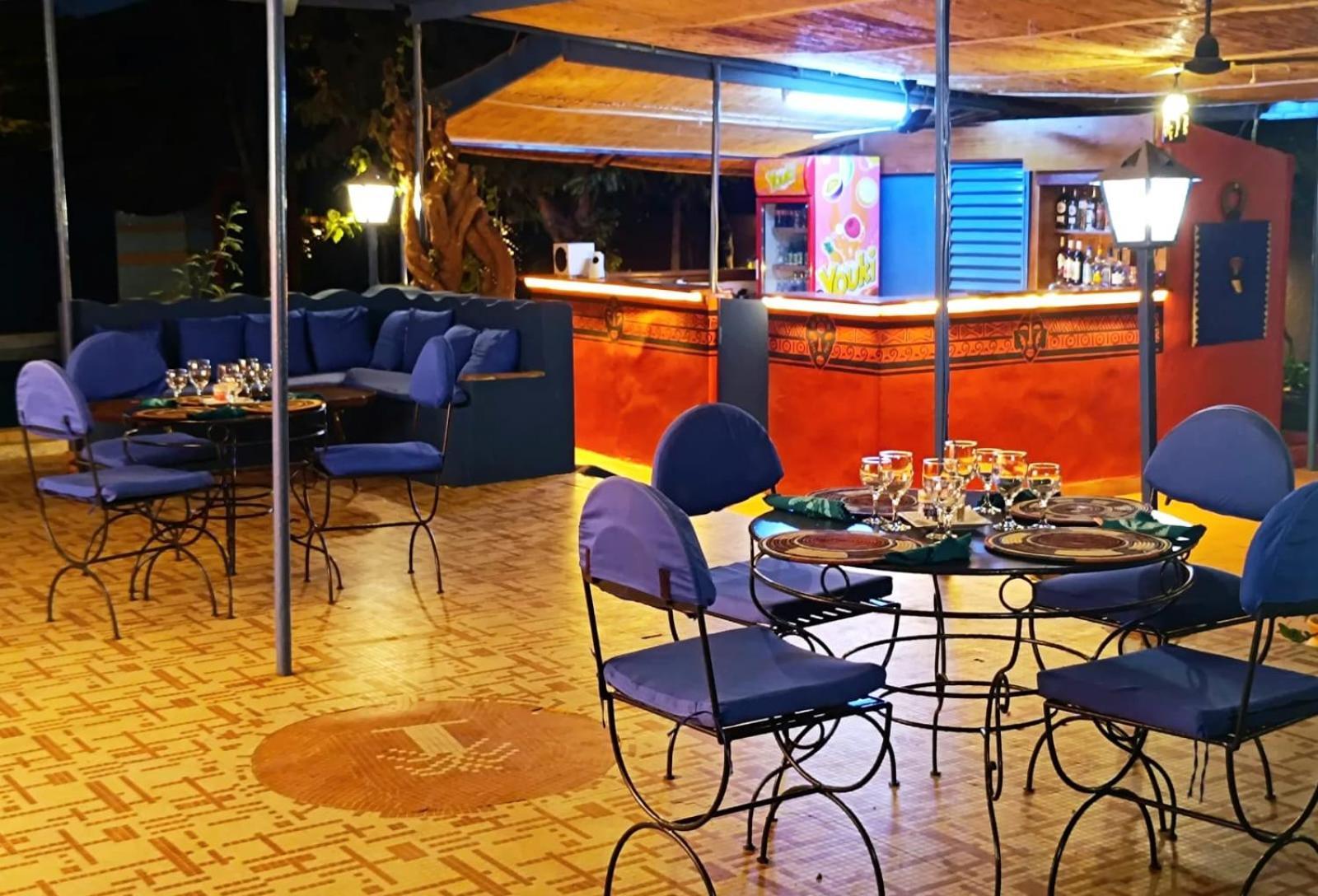 Hotel Les Palmiers Уагадугу Экстерьер фото