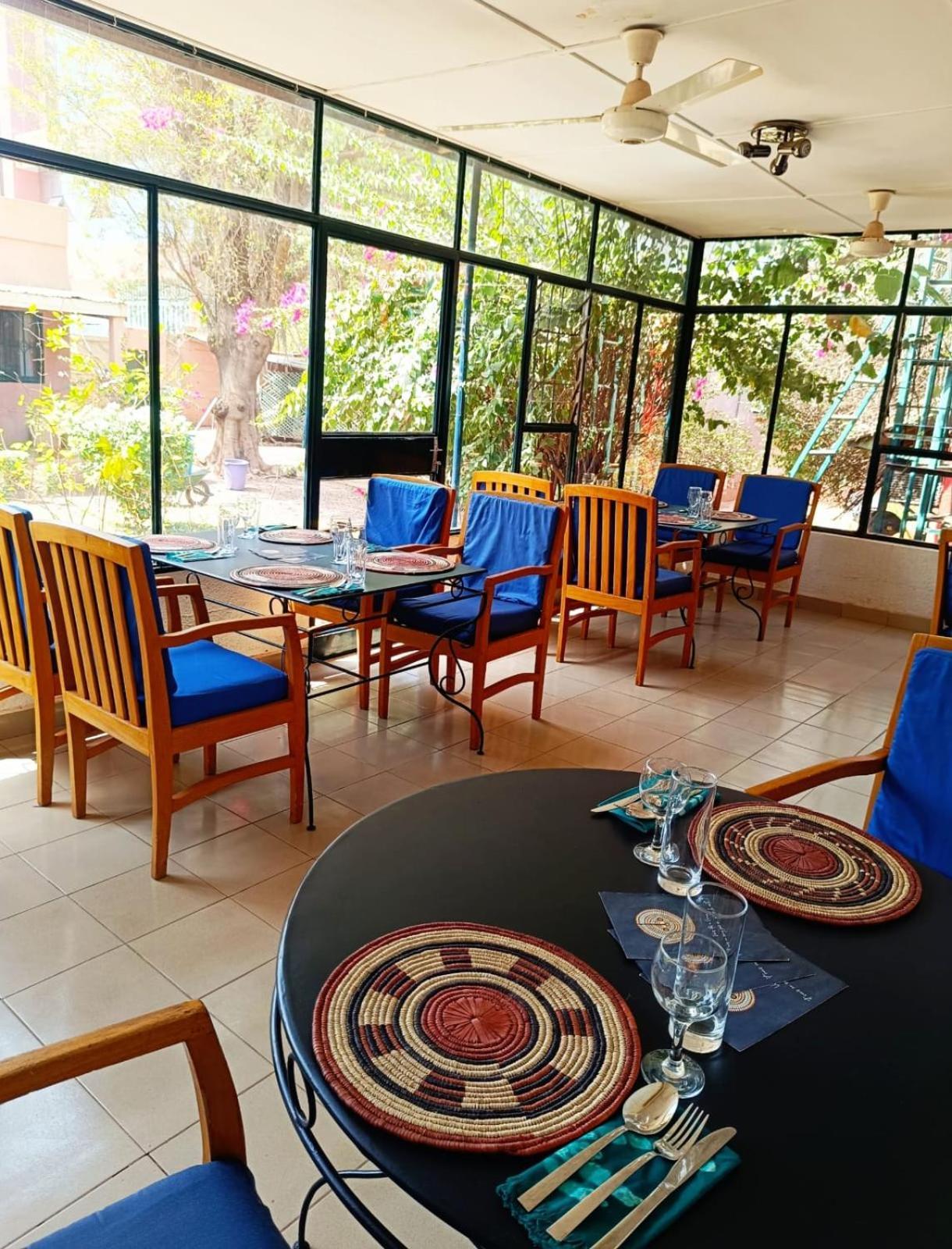 Hotel Les Palmiers Уагадугу Экстерьер фото
