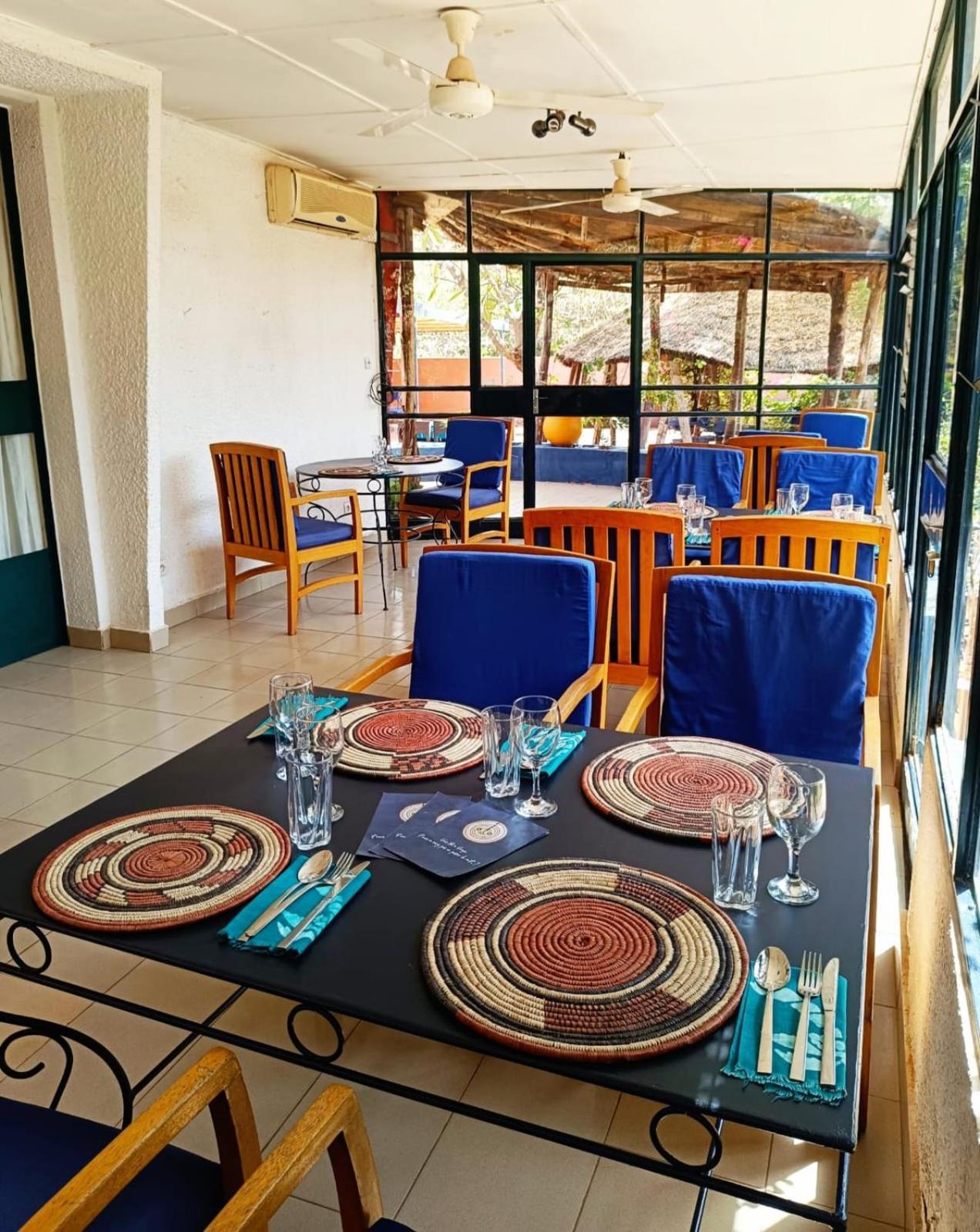 Hotel Les Palmiers Уагадугу Экстерьер фото