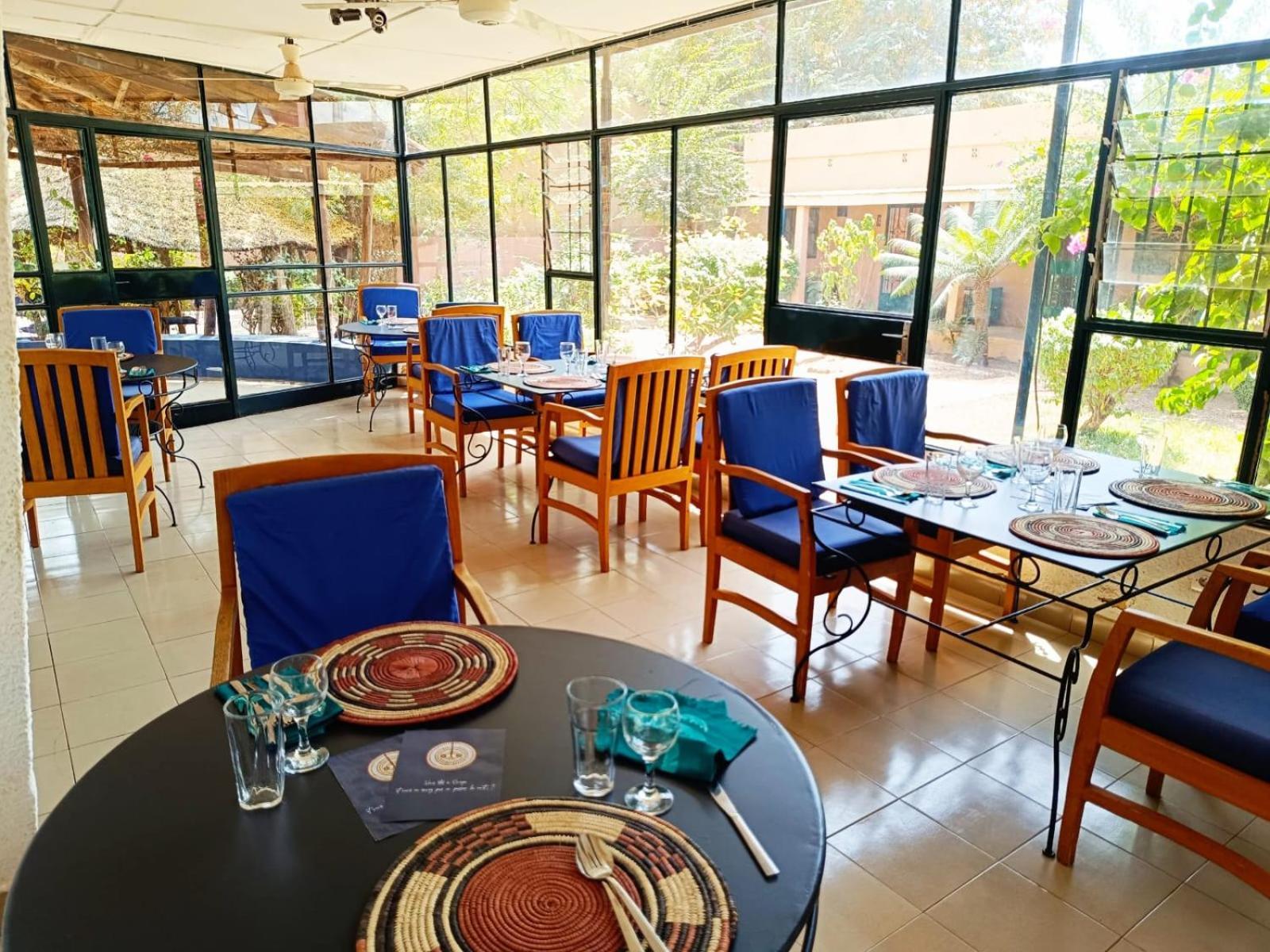 Hotel Les Palmiers Уагадугу Экстерьер фото