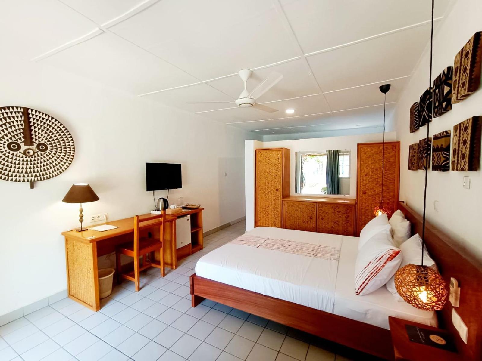 Hotel Les Palmiers Уагадугу Экстерьер фото